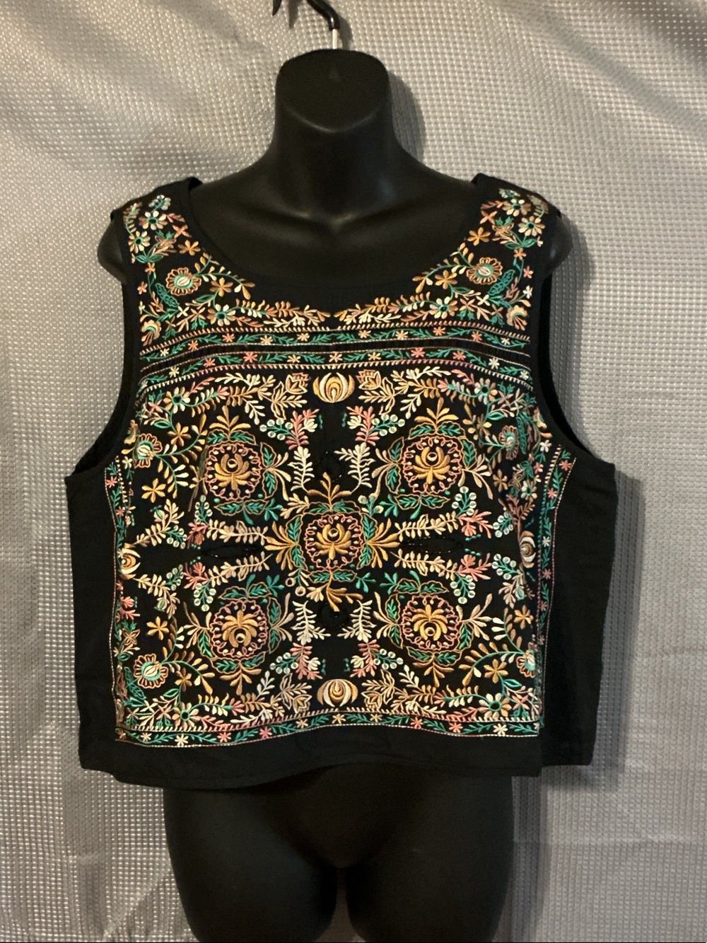 Embroidered Black Floral Crop Tank Top